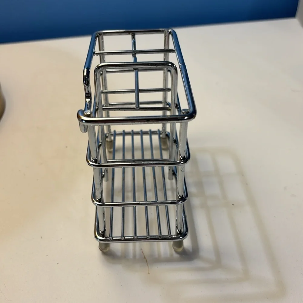 NWOT Silver Metal Toiletry Holder